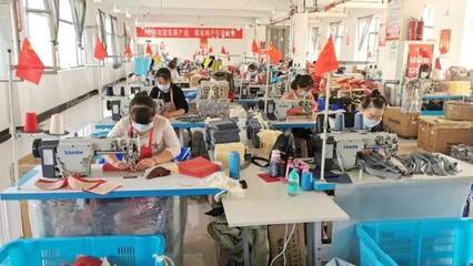 【走向我们的小康生活】“包”您幸福——巾帼扶贫车间里的开心事